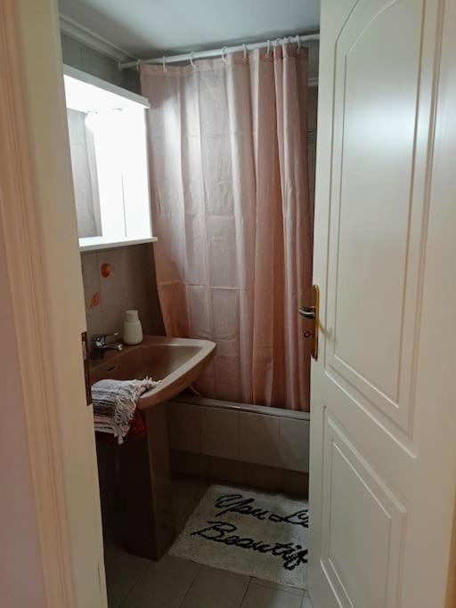 Vincent - Central 2 Bedroom Apartment 79Sqm Tripoli Luaran gambar